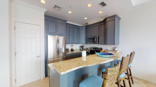Seven Mile Beach Apartment | South Bay Beach Club #36 Penthouse - 3 Bedroom 3 Bathroom Unit