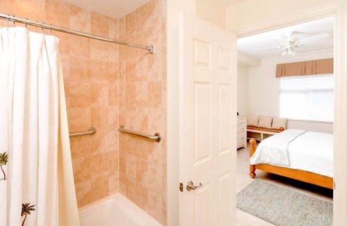 Seven Mile Beach Condo | South Bay Beach Club - Two Bedroom Beachfront Condos