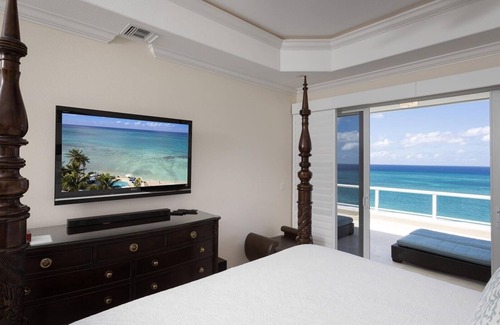 Seven Mile Beach Condo | South Bay Beach Club - Beachfront Penthouses
