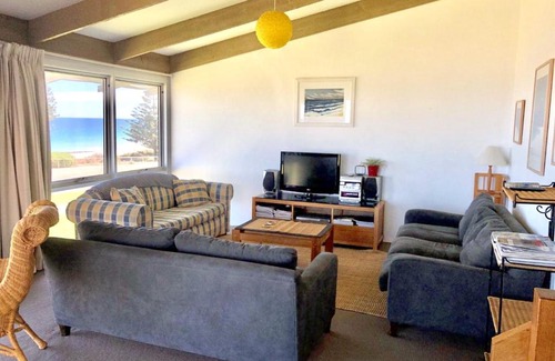Carrickalinga House | South Beach House 1 - 12 Gold Coast Drive