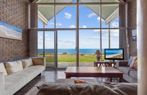 Carrickalinga House | South Beach House - 11 Gold Coast Drive