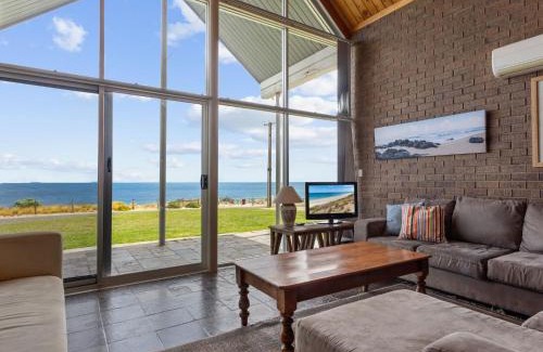 Carrickalinga House | South Beach House - 11 Gold Coast Drive