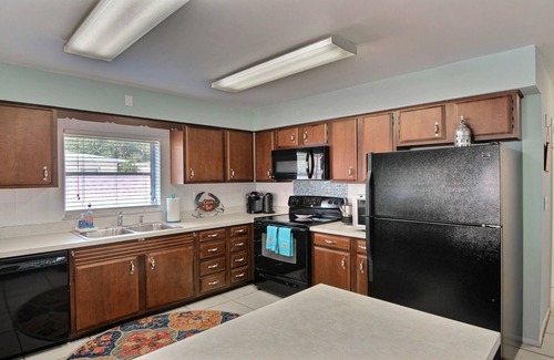 Vero Beach House | SOUTH BEACH & PARK Just a Hop Skip & Jump CORAL COTTAGE Fun Seaside Vero