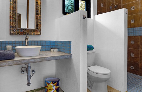 La Ventana House | South Beach Quiet Spacious 1BR/1BA - Beach Across Street