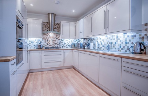 Tenby Apartment | South Beach View- 2 Bedroom - Tenby