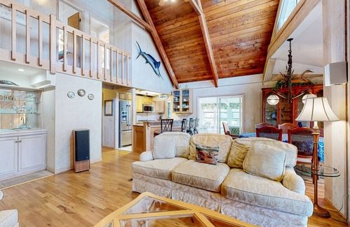 South Bethany Harbor House | South Bethany bay-view home with dock, deck, kayaks, & bikes