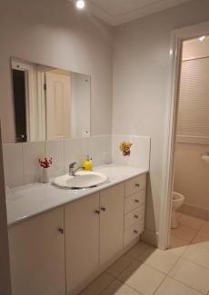 South Brighton House | south Brighon 4 mins to beach near cafe shops