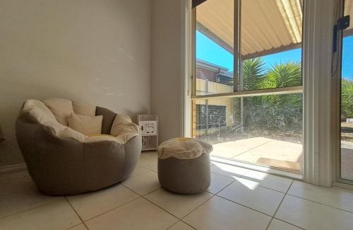 South Brighton House | south Brighon 4 mins to beach near cafe shops