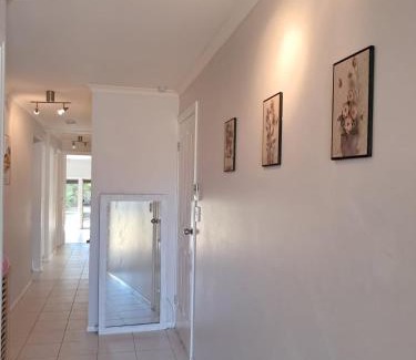 South Brighton House | south Brighon 4 mins to beach near cafe shops