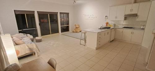 South Brighton House | south Brighon 4 mins to beach near cafe shops