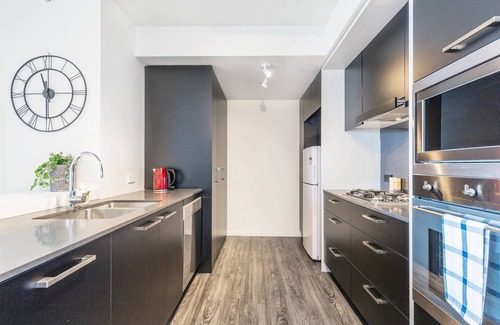South Brisbane Apartment | South Brisbane Funky 1 BED Parking Qsb027-18