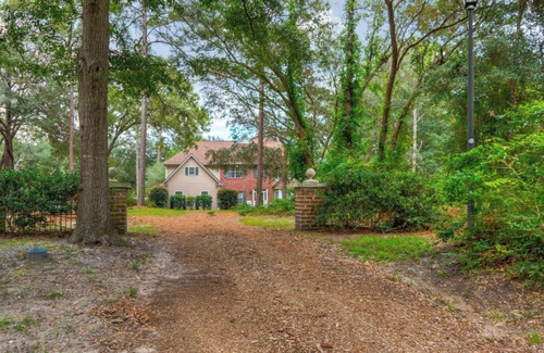 Beaufort House | South Carolina Comfort! Lake golf view. Very private and quiet.