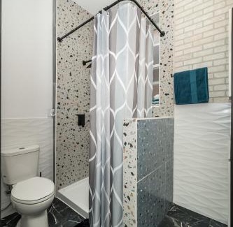 St. Louis Apartment | South City Apt - Wi-Fi and Parking
