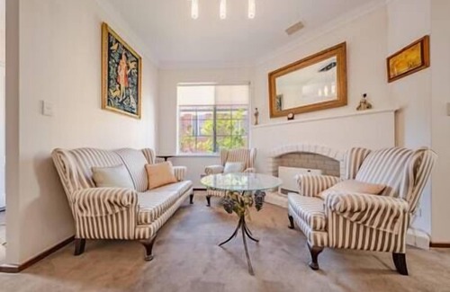 Claremont House | South Claremont Private Villa