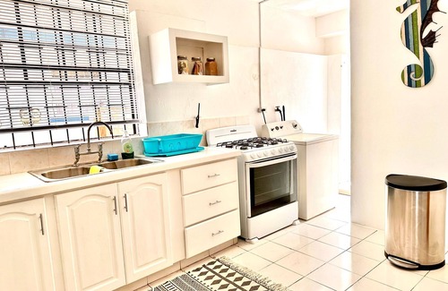 Maxwell Apartment | South Coast Private- At Ease - On The Beach
