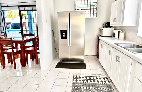Maxwell Apartment | South Coast Private- At Ease - On The Beach