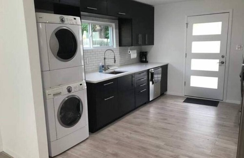 East Congress House | South Congress Barton springs 3/2 whole modern home