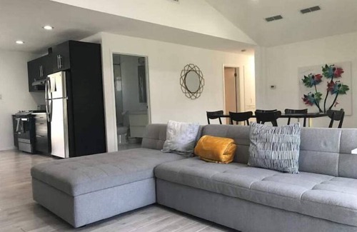 East Congress House | South Congress Barton springs 3/2 whole modern home