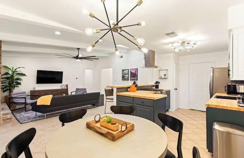 East Congress House | South Congress, Pool Table, King Beds | Portoro