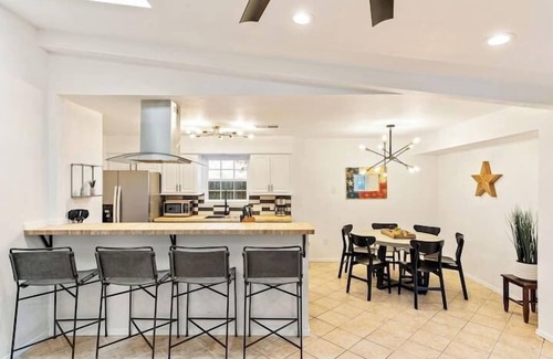 East Congress House | South Congress, Pool Table, King Beds | Portoro