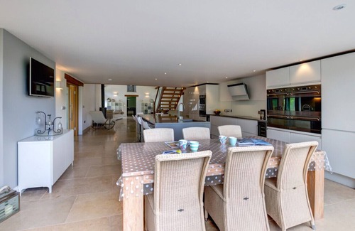 Heligan House | South Cuma - Four Bedroom House, Sleeps 10