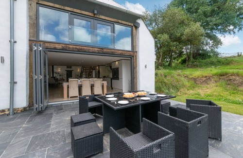 Heligan House | South Cuma - Four Bedroom House, Sleeps 10