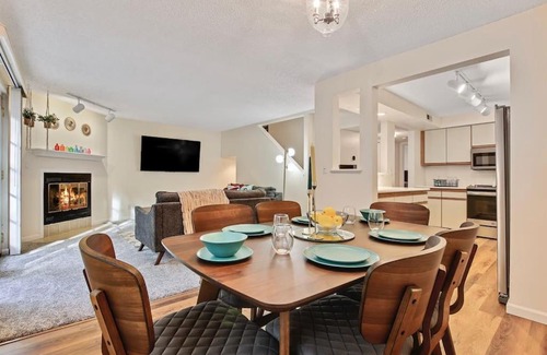 Southeast Boise House | South East Boise - Updated Groovy Charmer - 3 bed