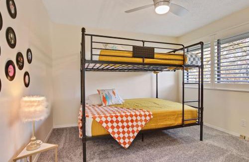 Southeast Boise House | South East Boise - Updated Groovy Charmer - 3 bed
