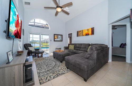 Seasons House | South Facing Pool with Stunning Lake View - Family Friendly Home - Nr Disney