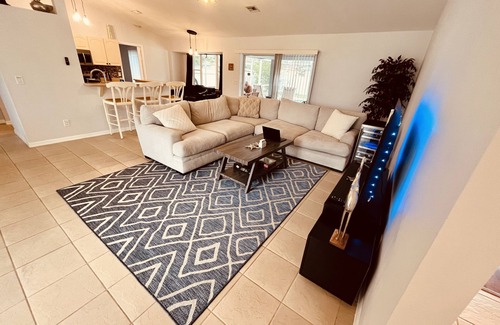 North Port House | South Florida Heaven! Private Pool! 3BD 2BA! Pets OK! 20 minutes to the beach!