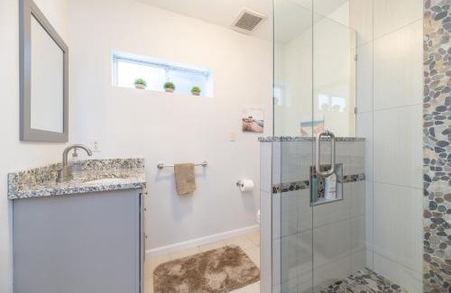 South Haven House | South Haven Great Lake Getaway - Centerally located to downtown South Haven and South Beach
