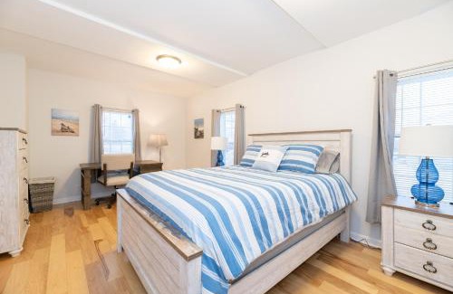 South Haven House | South Haven Great Lake Getaway - Centerally located to downtown South Haven and South Beach