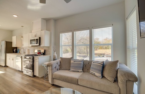 South Houston Apartment | South Houston Townhome w/Patio & Gas Grill!