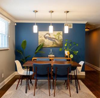 Knoxville House | South Knox Spot Grill Outdoor Pool Lounge