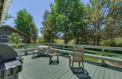 Rancho Bijou House | South Lake Tahoe Family Home - Deck & View, Grill, Walk to beach, 1 mi. Heavenly