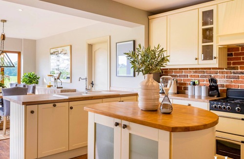 Henley House | South Lodge Luxury Accommodation