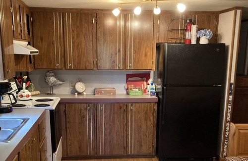 Lawndale Cottage | South Mountain Cozy Cottage is six miles from South Mountain State Park