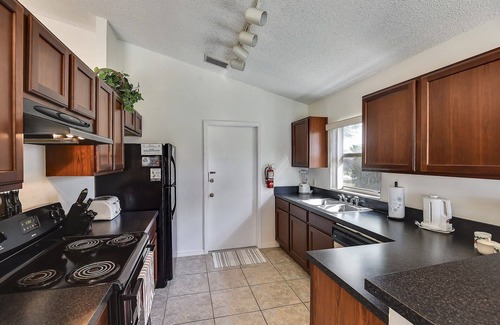 Orlando Villa | South Orlando, private pool (fenced on both sides, for added privacy), Wi-Fi