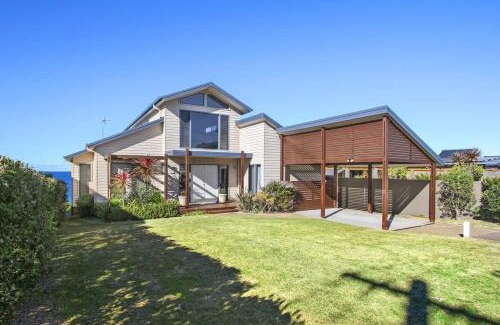 Ulladulla House | South Pacific Beach House - direct beach access
