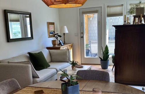 South Central House | South Pandosy Bungalow close to Okanagan Lake