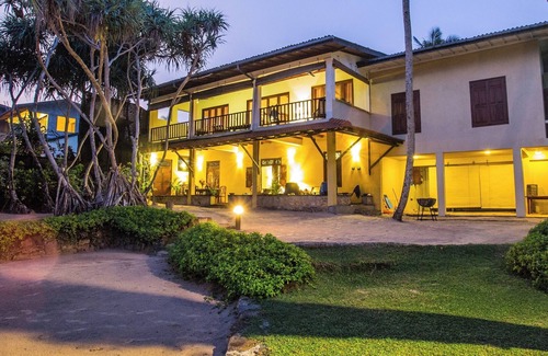 Kathaluwa Villa | South Point Abbey Whole Villa 4 Bedroom (Sleeps 9)