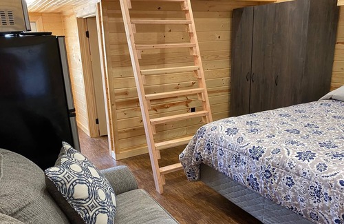 Platter Cabin | South Poolside Cabin