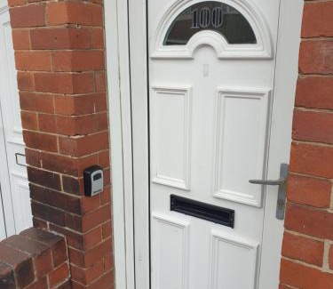 South Shields Apartment | South Shield's Hidden Gem Emerald Apartment sleeps 6 Guests