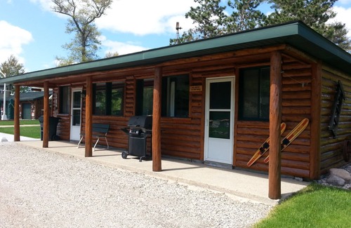 Twin Lake Cabin | South Shore Resort - The Wren