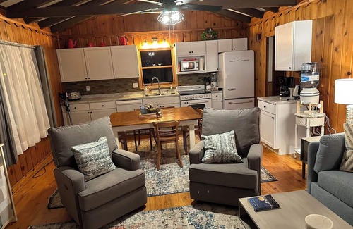 Twin Lake Cabin | South Shore Resort - The Sparrow