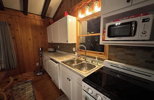 Twin Lake Cabin | South Shore Resort - The Sparrow