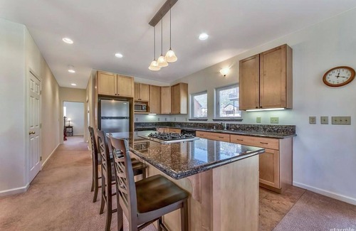 Mountain View Estates House | South Tahoe Vacation Home Retreat