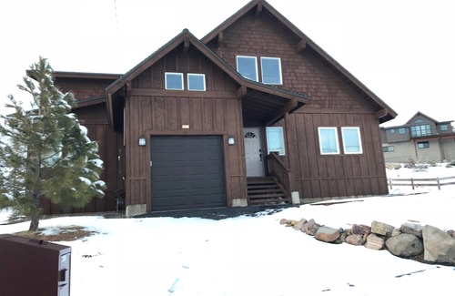 Mountain View Estates House | South Tahoe Vacation Home Retreat