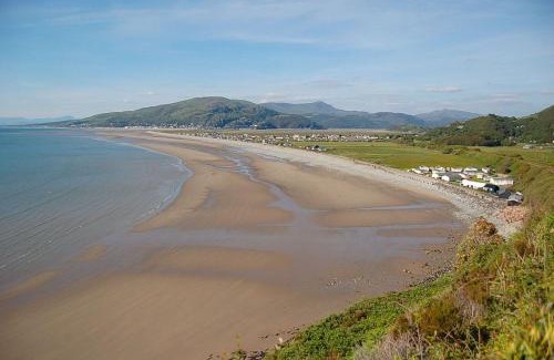 Fairbourne House | South View Cottage with Terrace and Coastal Views
