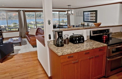 Clinton House | South Whidbey canal front, Indoor sauna, jacuzzi; community beach, kayaks!